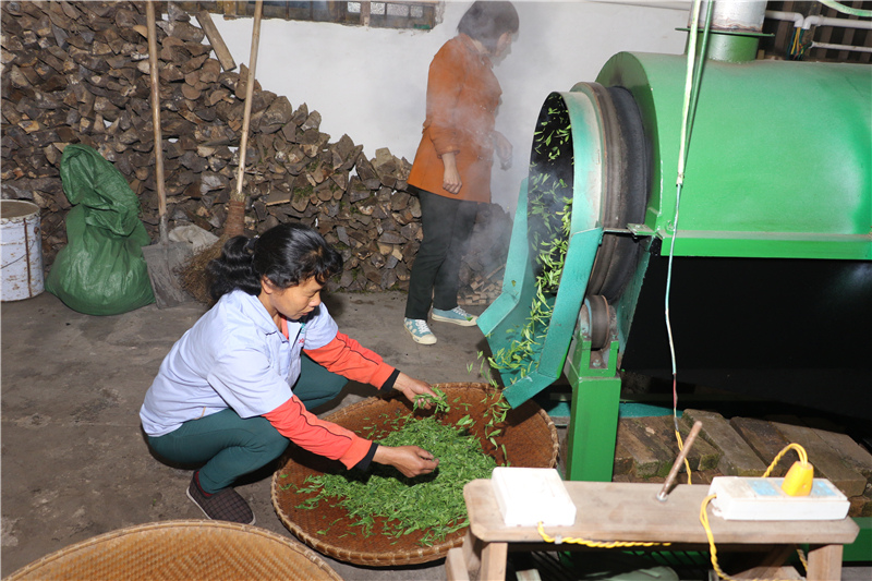 �}�{�ȴ���