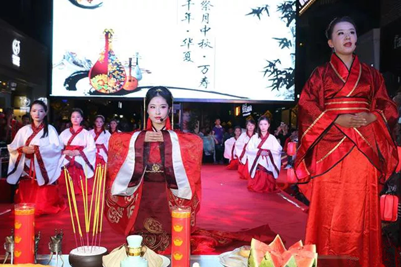 ���f������c������������Ɂ�